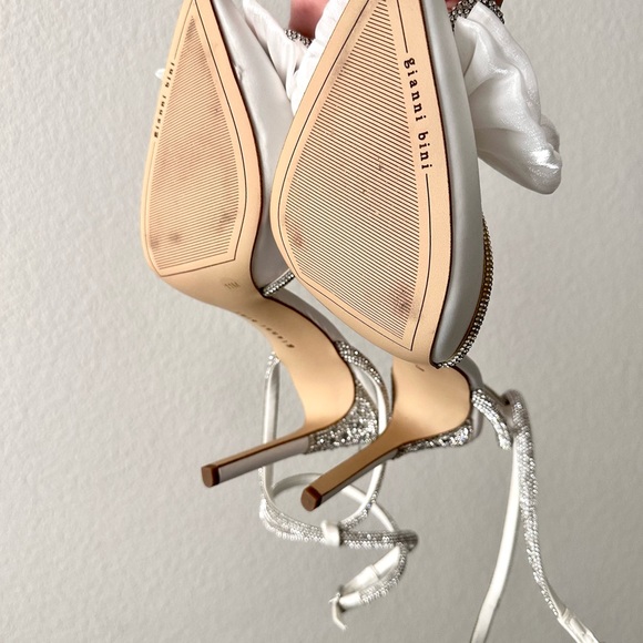 Niomi Rhinestone Embellished Bow Heels - Picture 7 of 16